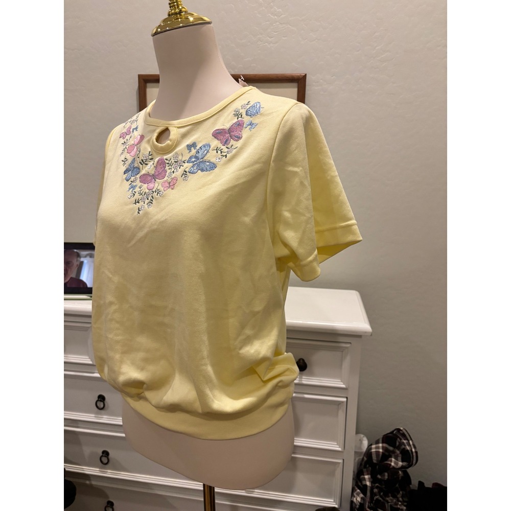 Vintage Butterfly Embroidered Top Pastel Yellow Keyhole Neck Short Sleeve Shirt - Picture 3 of 3
